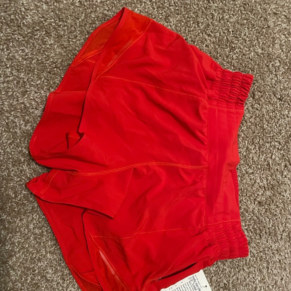 LULULEMON HOTTY HOT 2.5IN HR SIZE 4 HOT HEAT